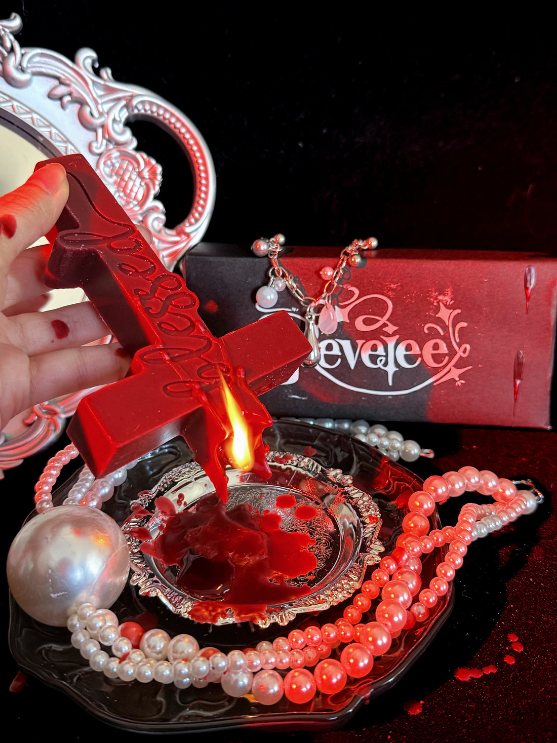 REVERIEE Cross-Shaped Waxplay Candle