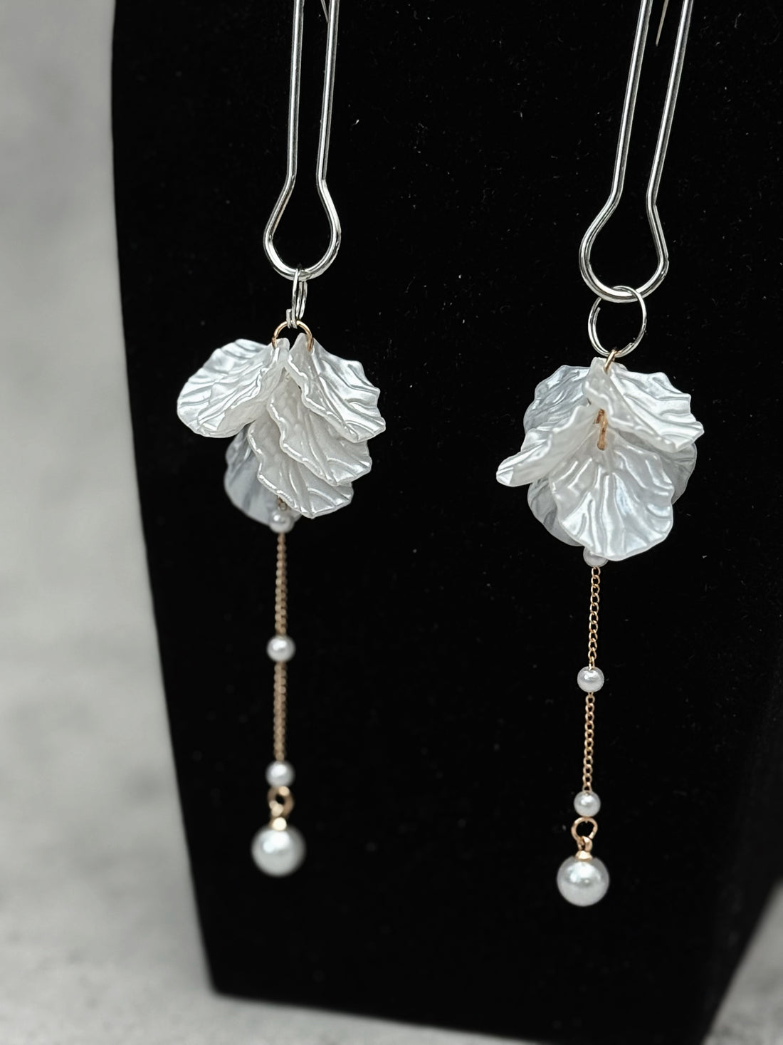 REVERIEE White Petal Nipple Clamps