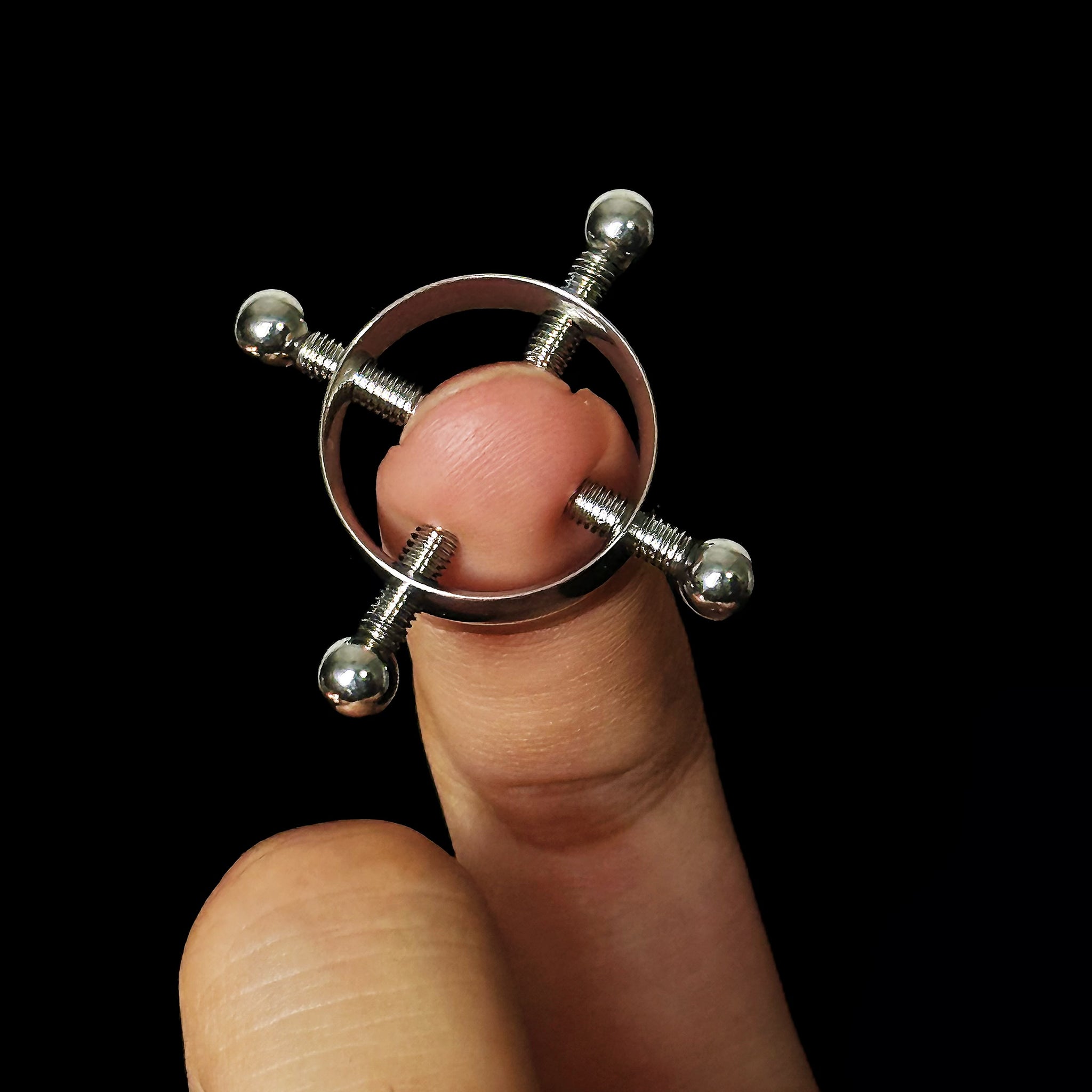 Non-Piercing BDSM Nipple Clamps Set REVERIEE Non-Piercing BDSM Nipple Clamps Set REVERIEE