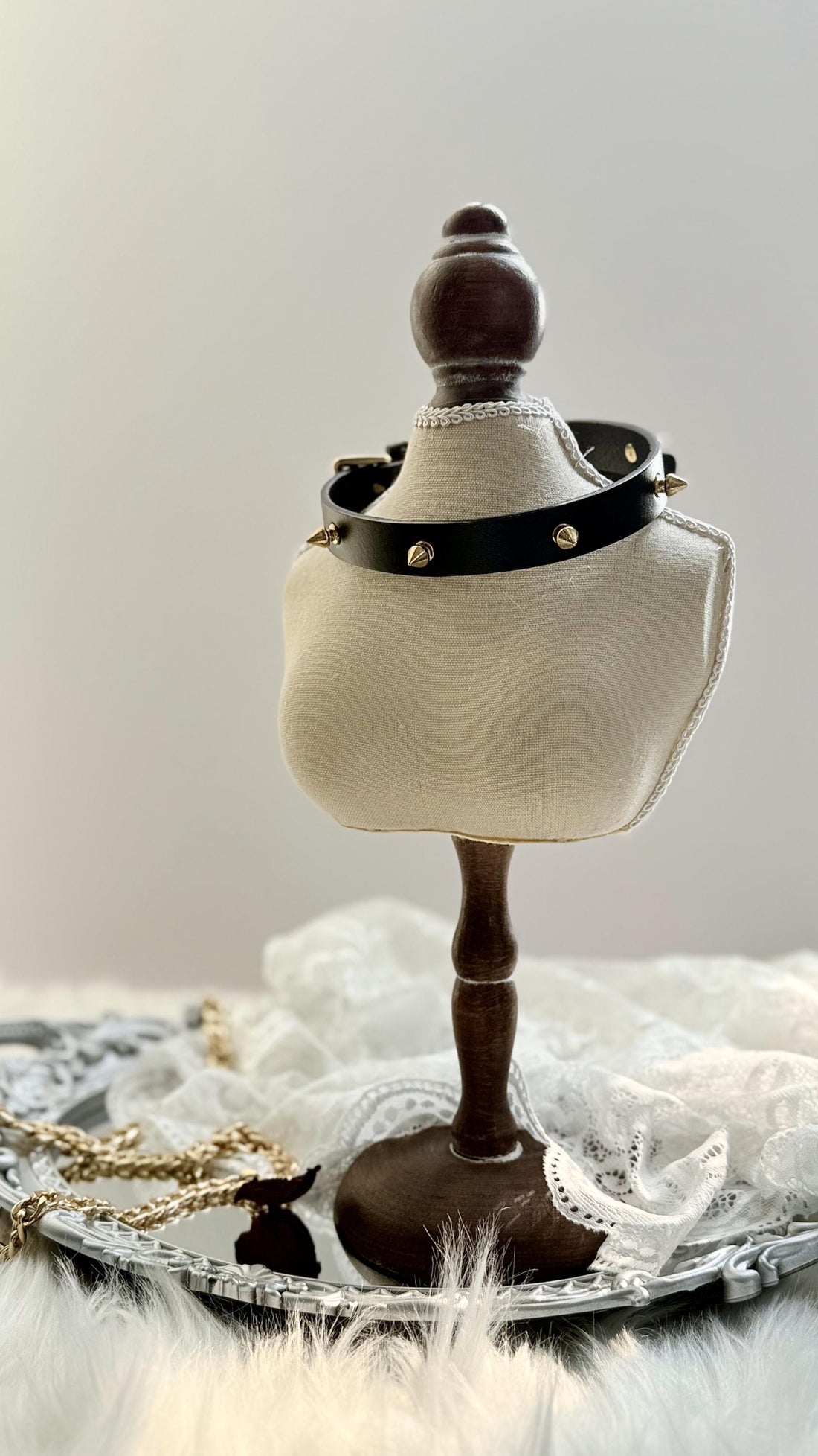 REVERIEE handmade Black Leather Spiked Collar – Adjustable Choker with Gold Spikes/Unique Punk Gift/LGBTQ